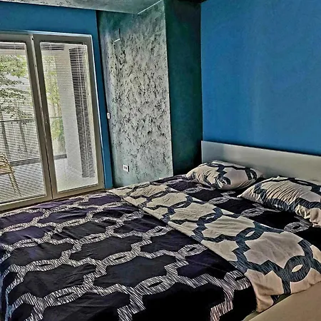 35 Apartment *